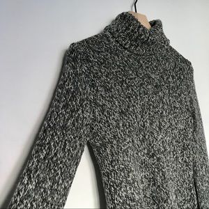 SO GSGC Cropped Grey Woven Sweater ✨